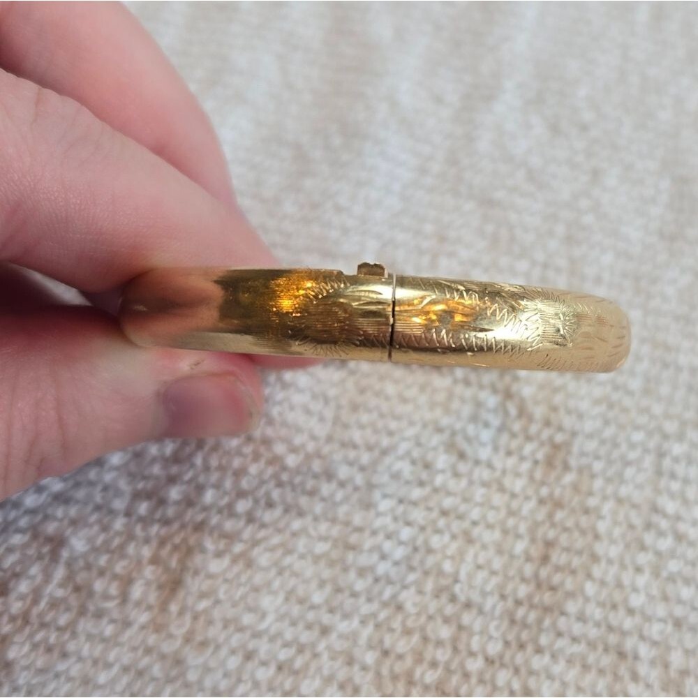 Vintage Elegant 14k Gold Bangle Engraved Bracelet - Picture 4 of 6